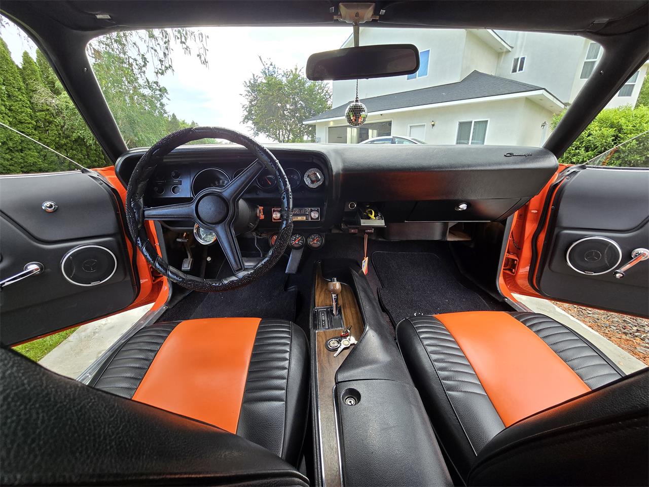 Dodge-Challenger-1970-Tangerine-Orange-Black-amp-Orange-37