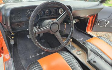 Dodge-Challenger-1970-Tangerine-Orange-Black-amp-Orange-39