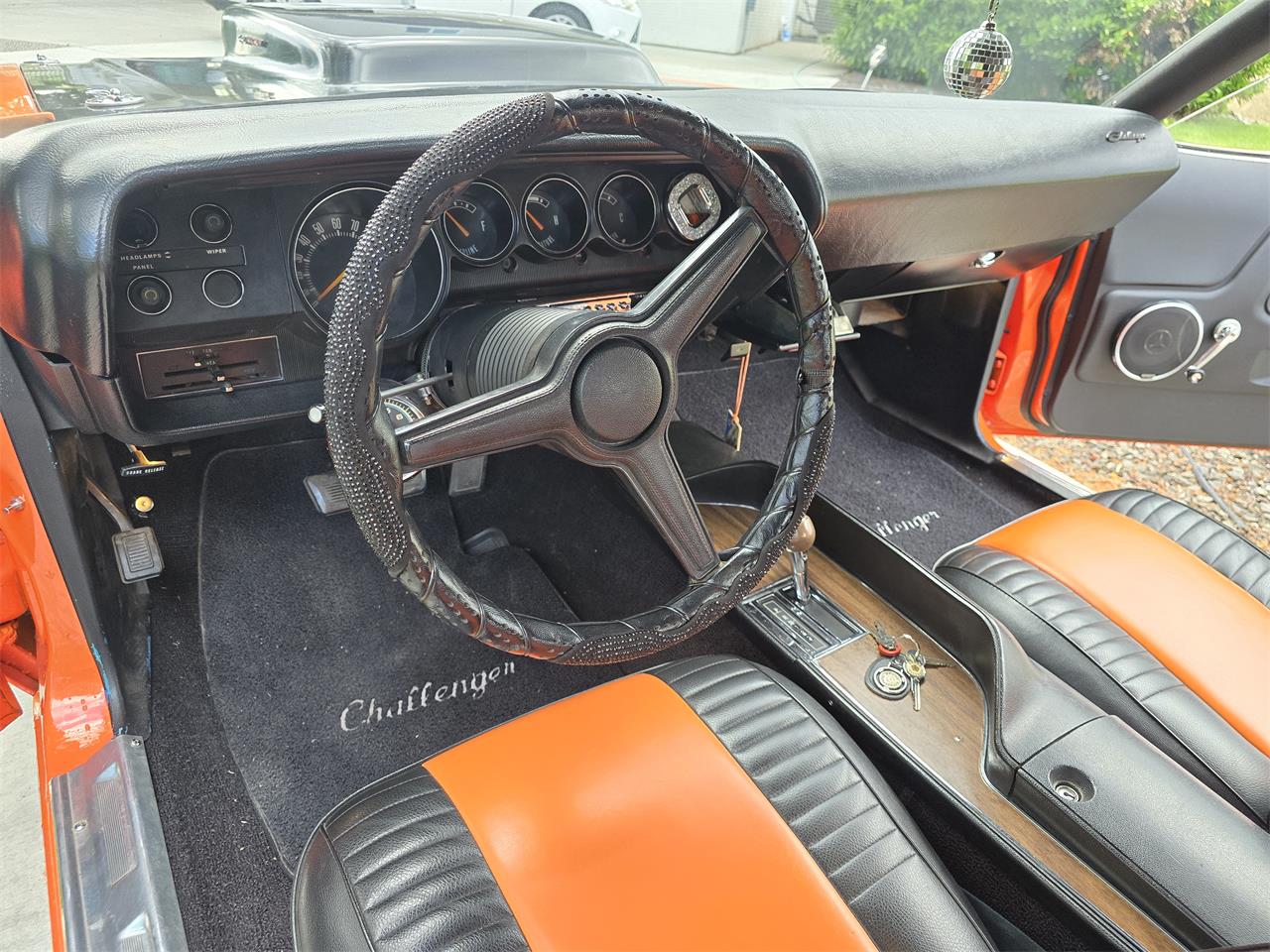 Dodge-Challenger-1970-Tangerine-Orange-Black-amp-Orange-39