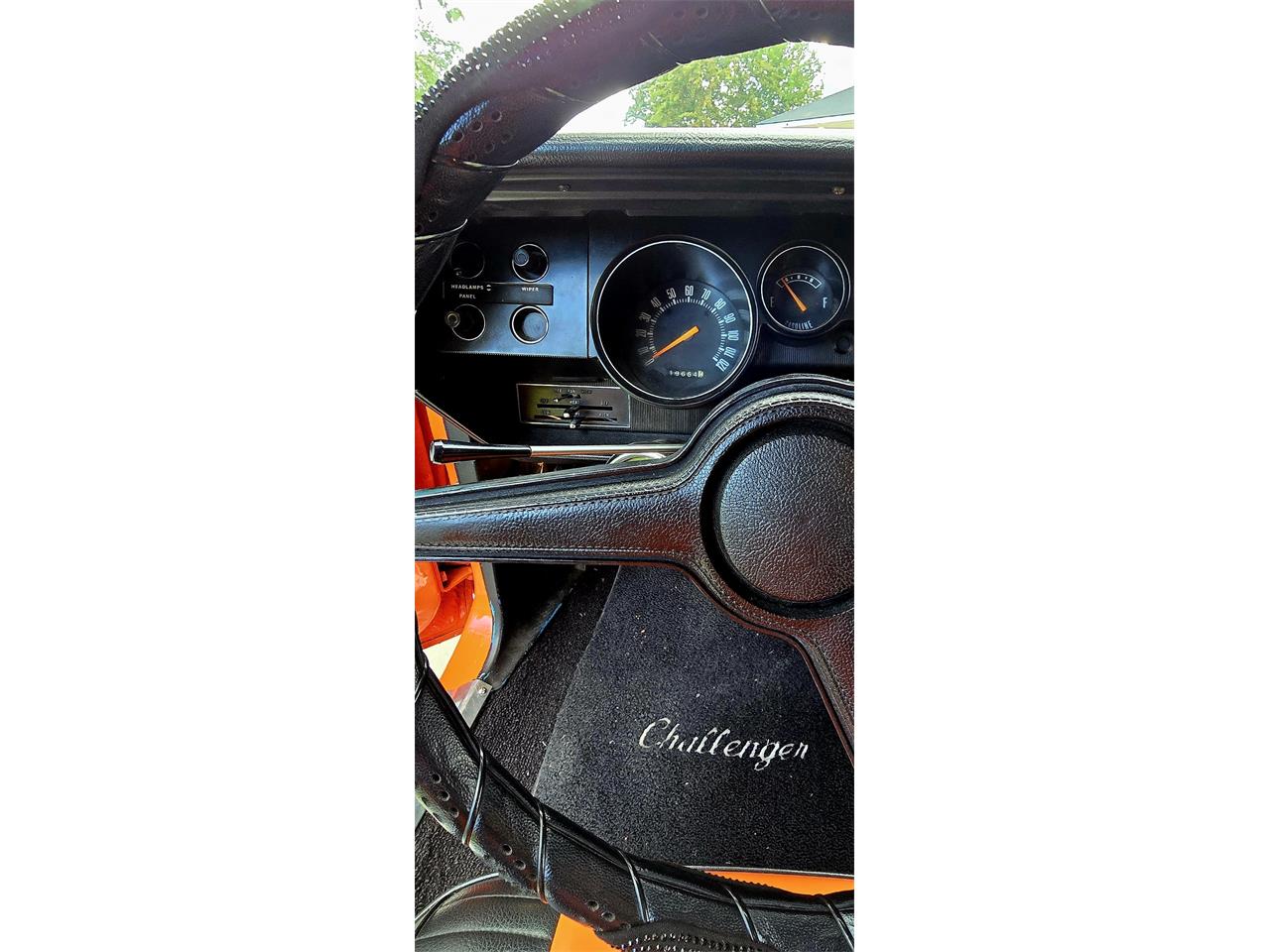 Dodge-Challenger-1970-Tangerine-Orange-Black-amp-Orange-4