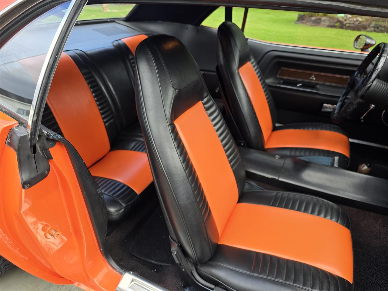 Dodge-Challenger-1970-Tangerine-Orange-Black-amp-Orange-41