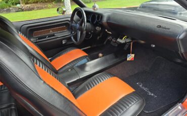 Dodge-Challenger-1970-Tangerine-Orange-Black-amp-Orange-42