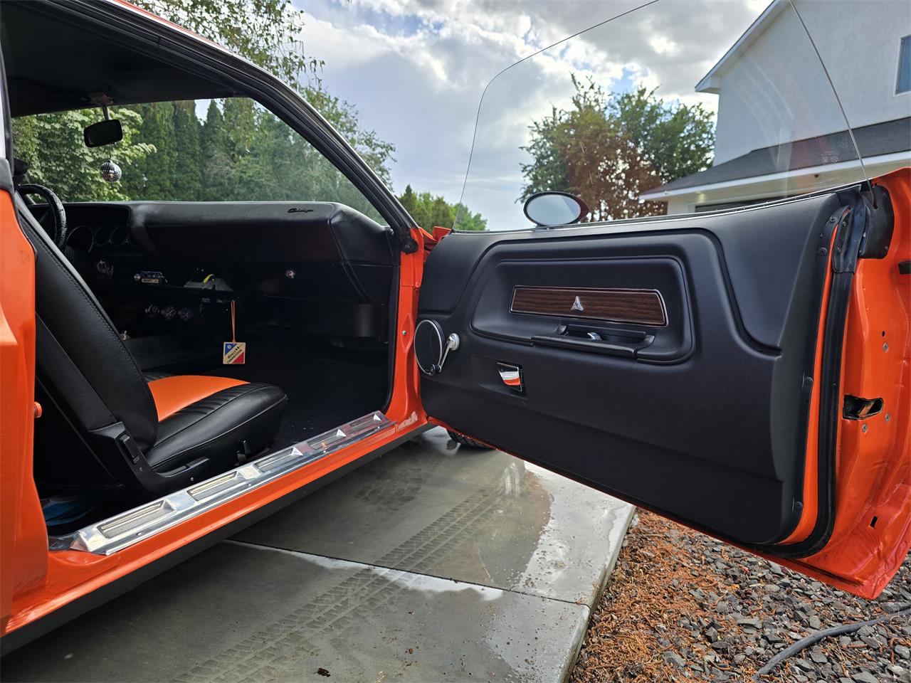 Dodge-Challenger-1970-Tangerine-Orange-Black-amp-Orange-44