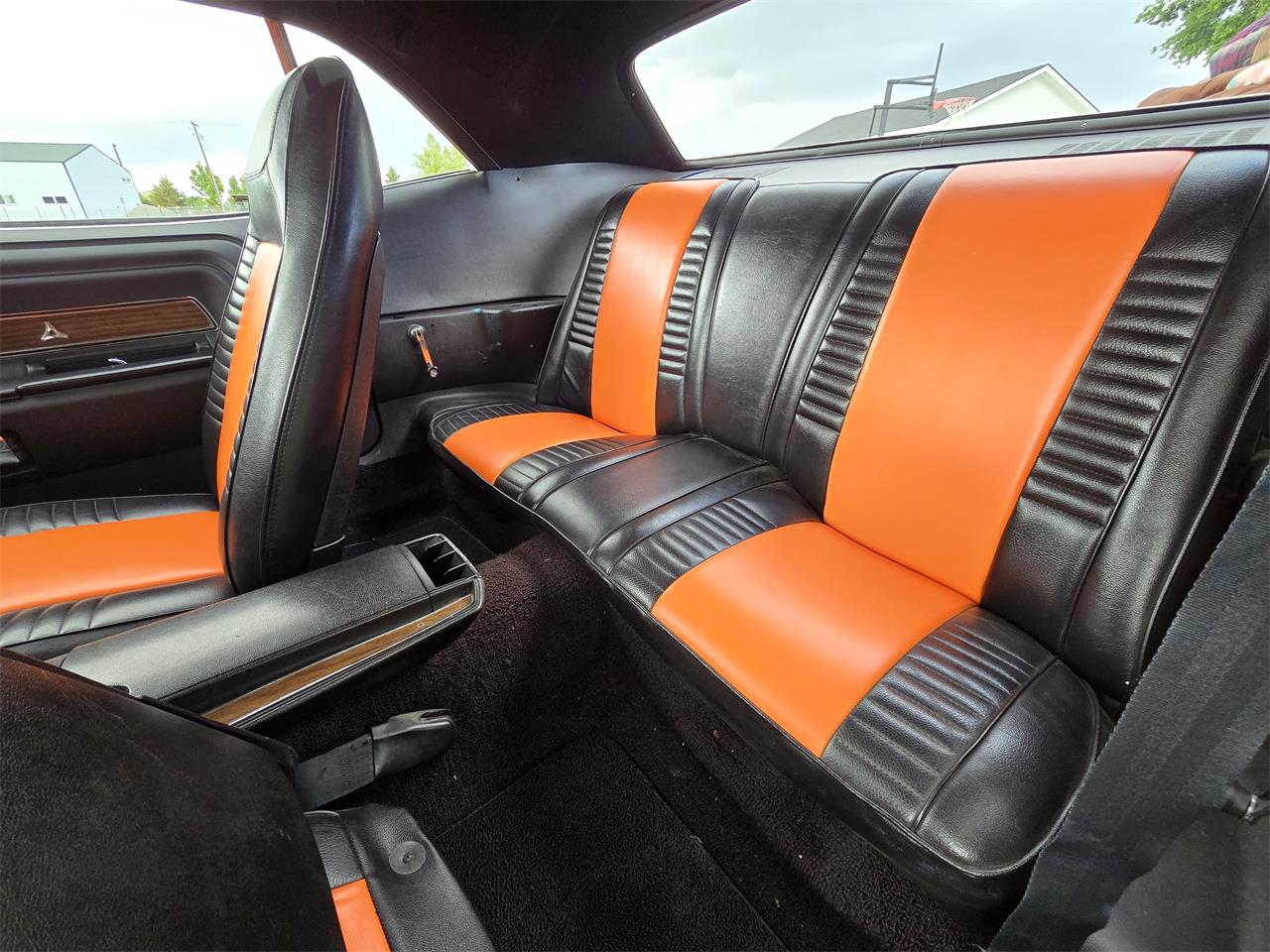 Dodge-Challenger-1970-Tangerine-Orange-Black-amp-Orange-5