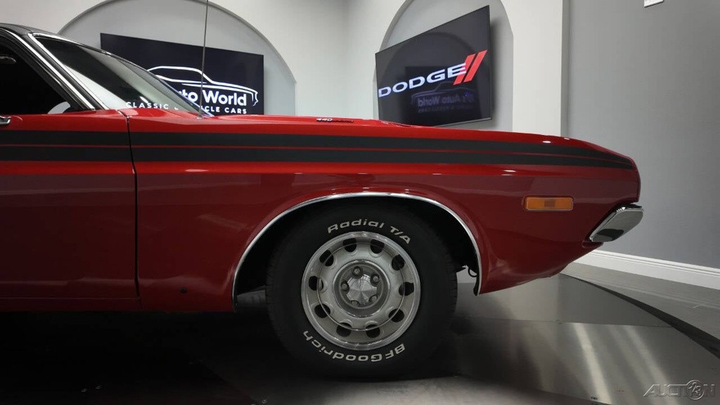 Dodge-Challenger-1972-11