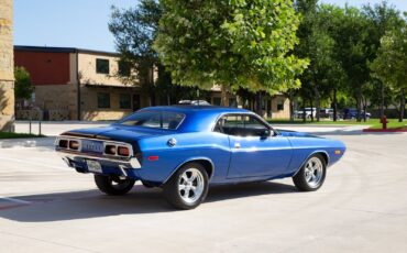 Dodge-Challenger-1972-Coupe-14