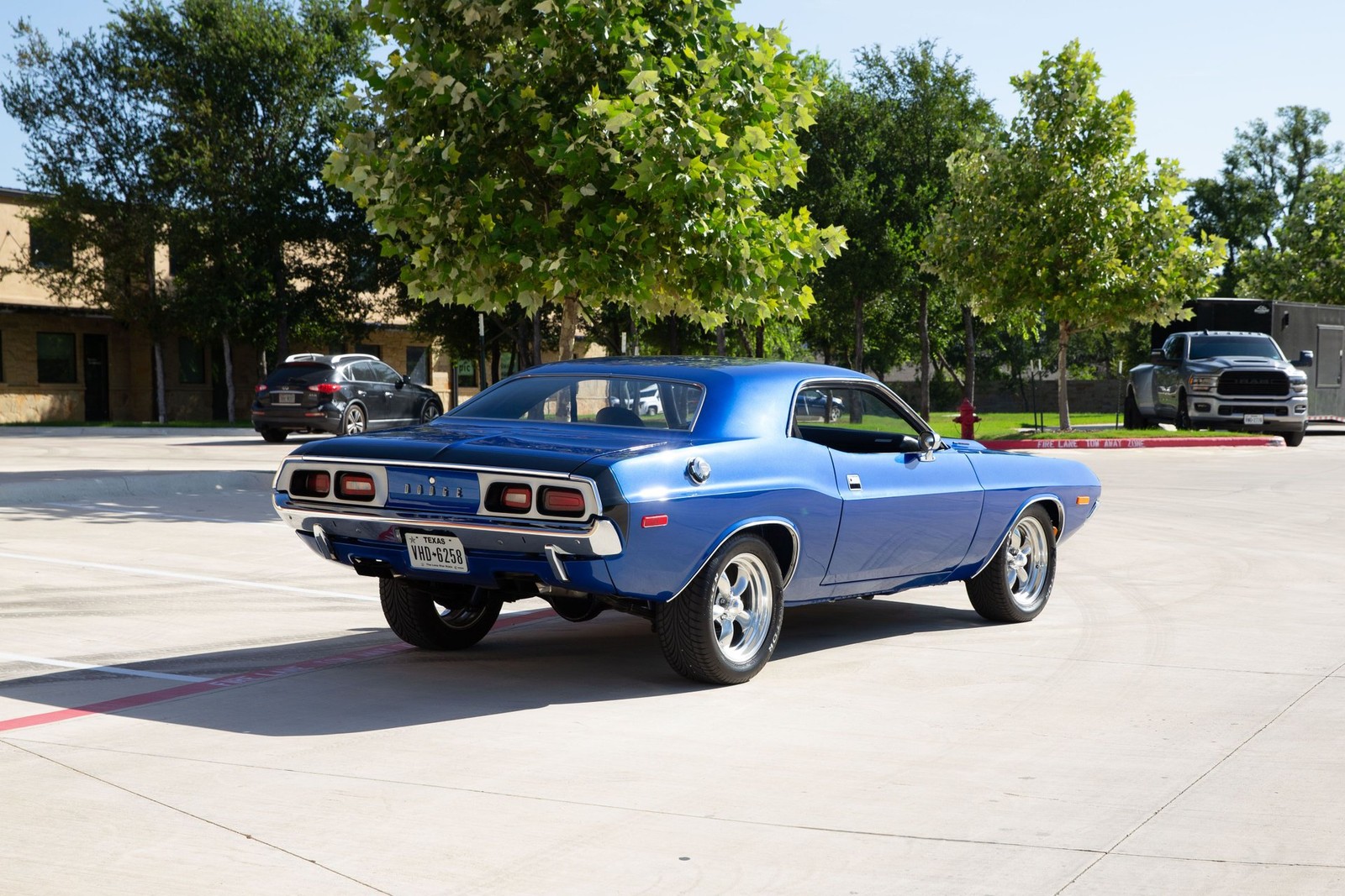 Dodge-Challenger-1972-Coupe-19