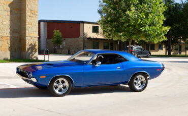 Dodge-Challenger-1972-Coupe-2