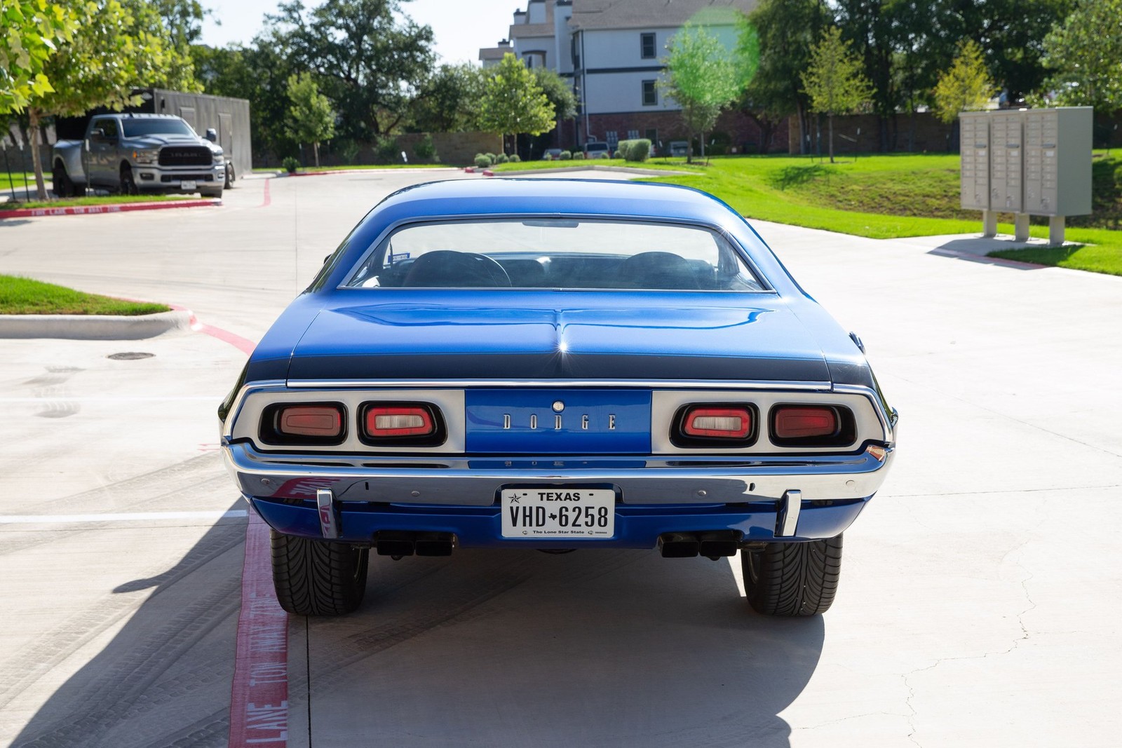 Dodge-Challenger-1972-Coupe-21