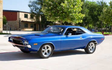 Dodge-Challenger-1972-Coupe