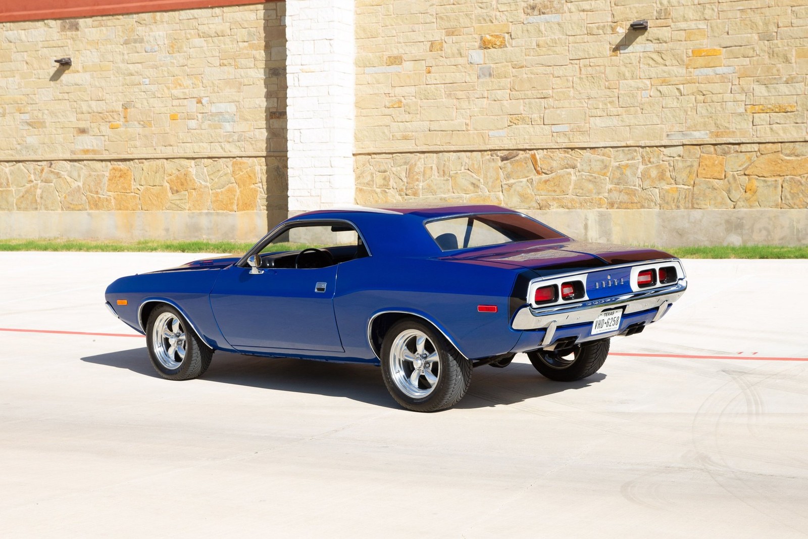 Dodge-Challenger-1972-Coupe-7