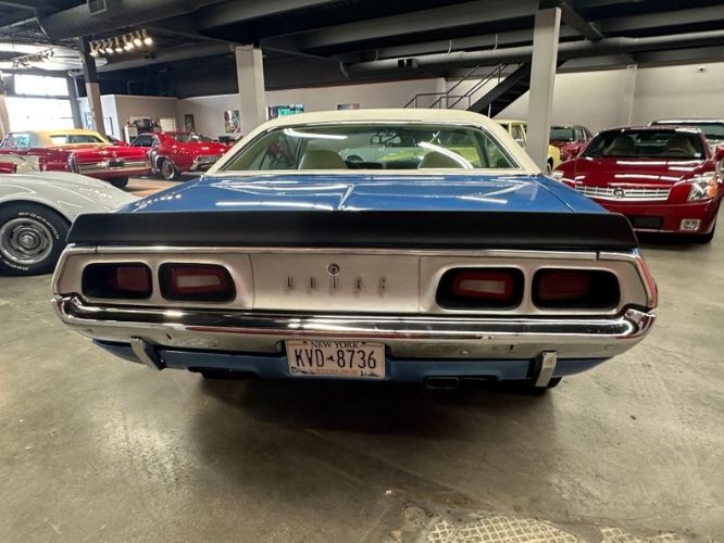 Dodge-Challenger-1972-Medium-TurquoiseWhi-White-Vinyl-1