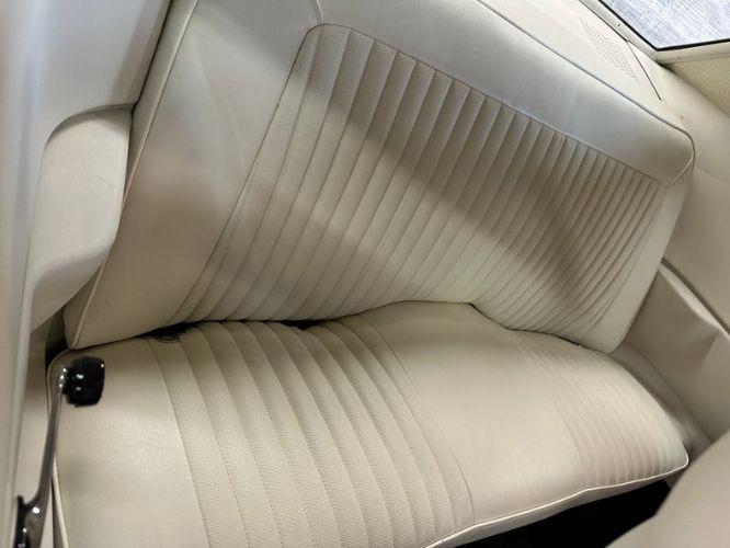 Dodge-Challenger-1972-Medium-TurquoiseWhi-White-Vinyl-6