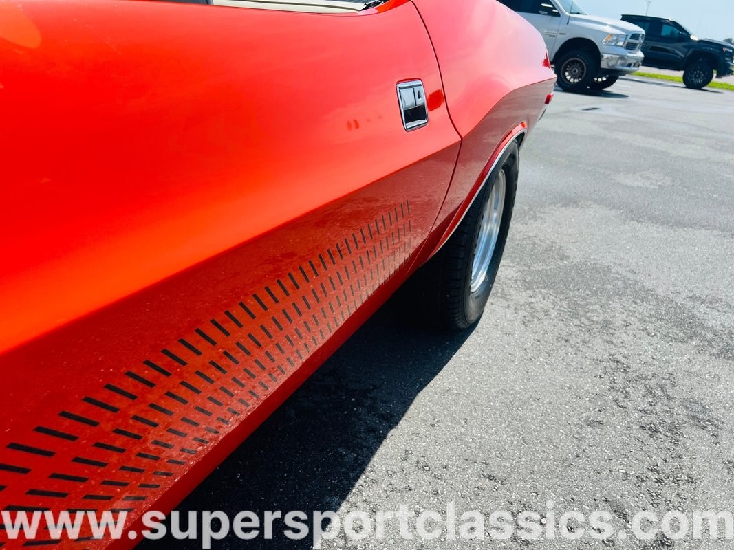 Dodge-Challenger-1973-Coupe-35