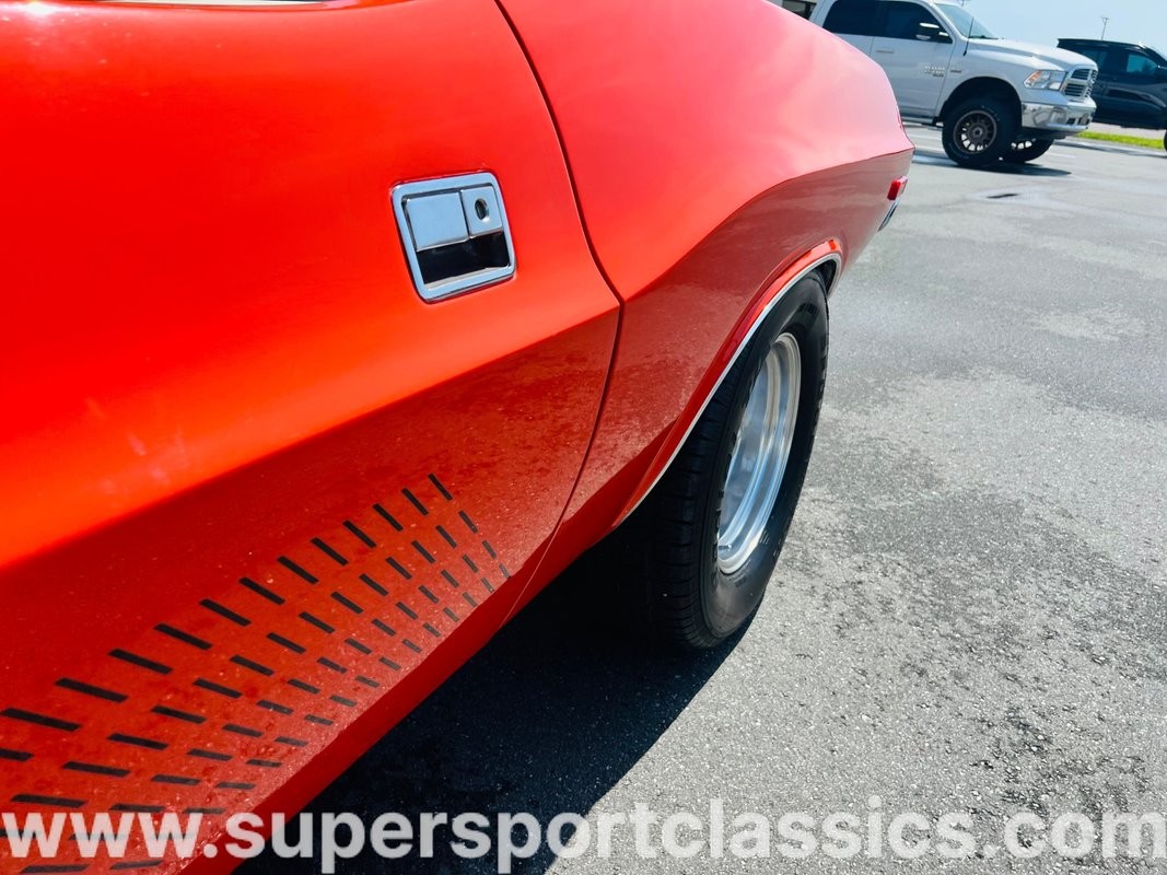 Dodge-Challenger-1973-Coupe-36