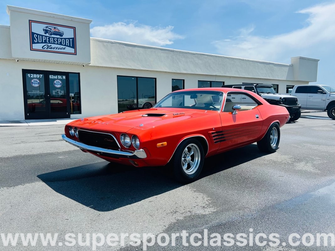 Dodge-Challenger-1973-Coupe