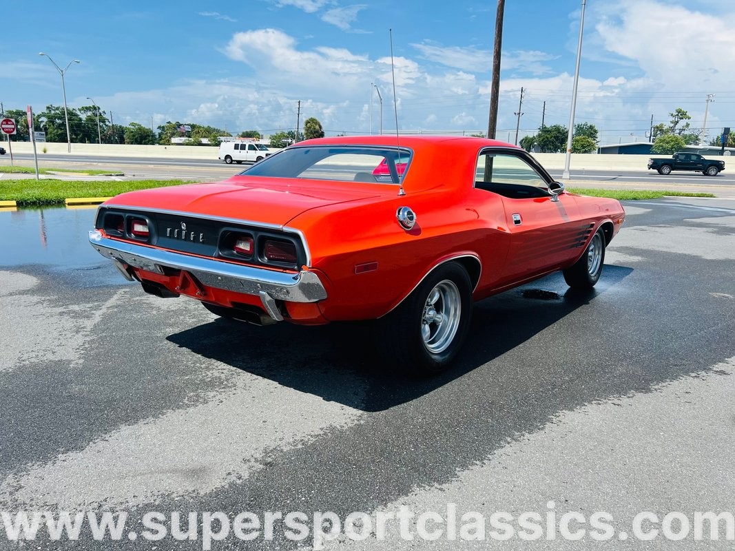 Dodge-Challenger-1973-Coupe-5