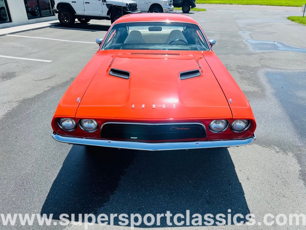 Dodge-Challenger-1973-Coupe-9