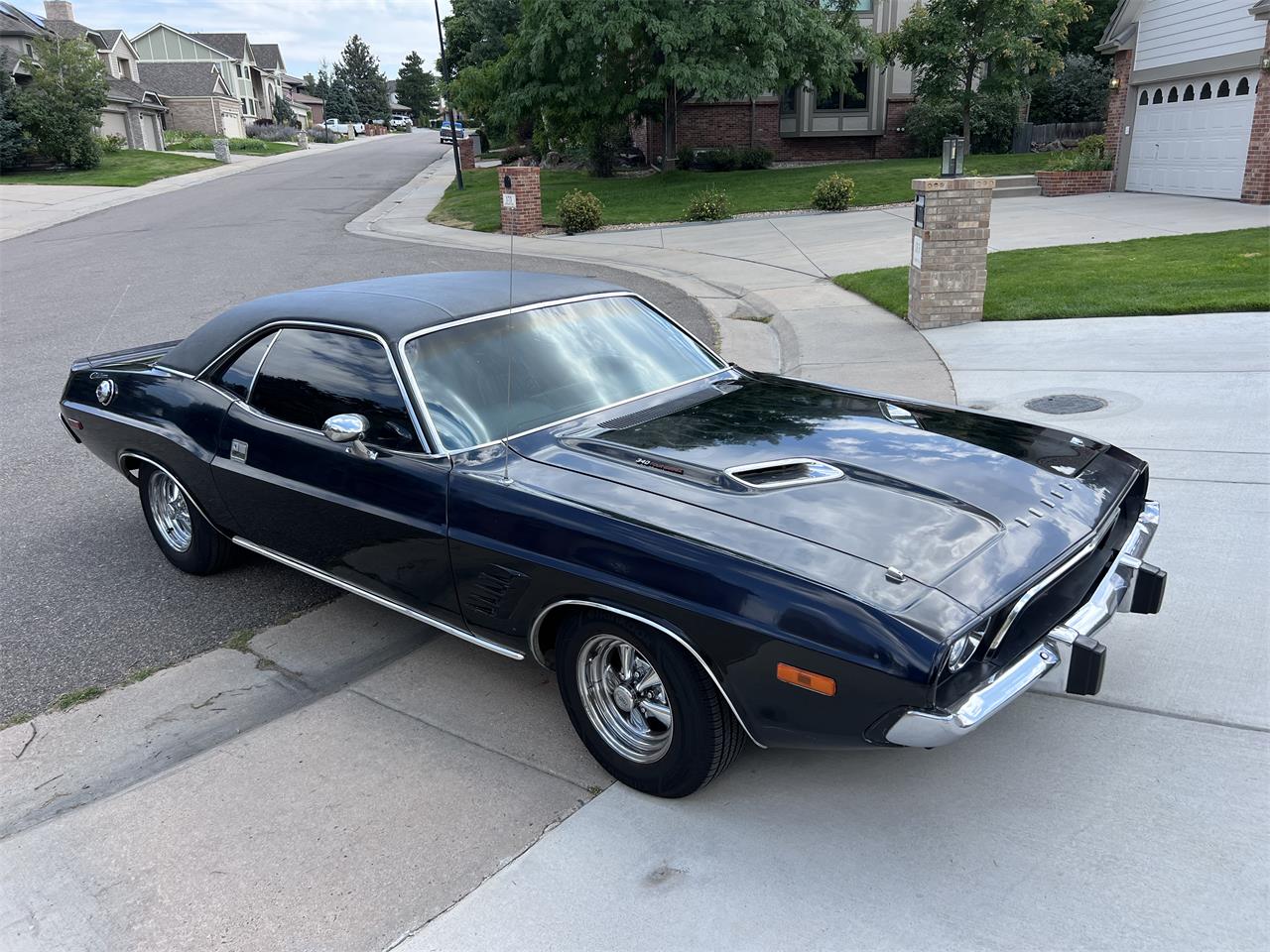 Dodge-Challenger-1973-Dark-Purple-Black-5