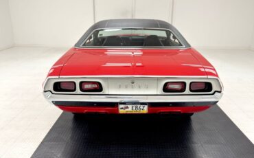 Dodge-Challenger-1974-Bright-Red-Black-1