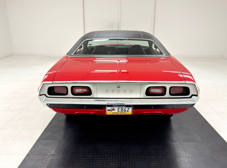 Dodge-Challenger-1974-Bright-Red-Black-1