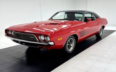 Dodge-Challenger-1974-Bright-Red-Black-10