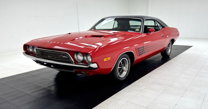 Dodge-Challenger-1974-Bright-Red-Black-10