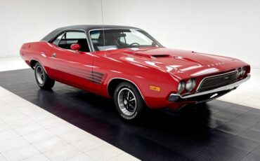 Dodge-Challenger-1974-Bright-Red-Black-11