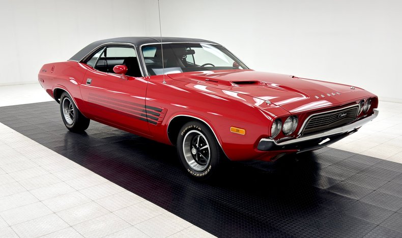 Dodge-Challenger-1974-Bright-Red-Black-11