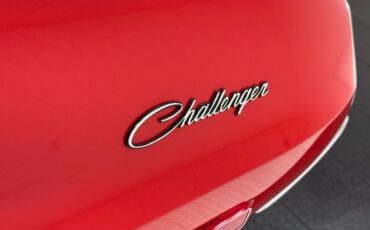 Dodge-Challenger-1974-Bright-Red-Black-17