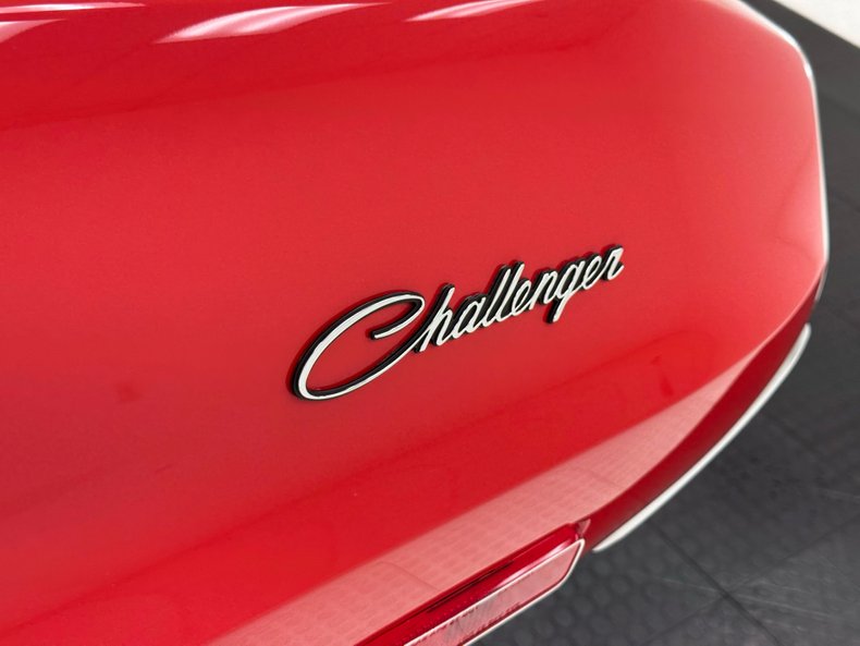 Dodge-Challenger-1974-Bright-Red-Black-17
