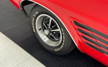 Dodge-Challenger-1974-Bright-Red-Black-2