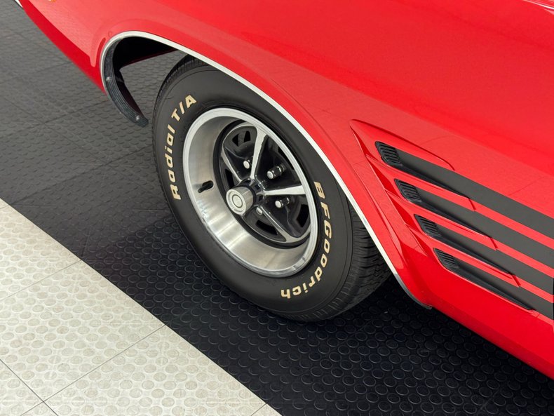 Dodge-Challenger-1974-Bright-Red-Black-2