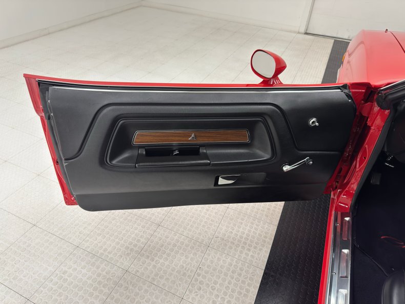 Dodge-Challenger-1974-Bright-Red-Black-26
