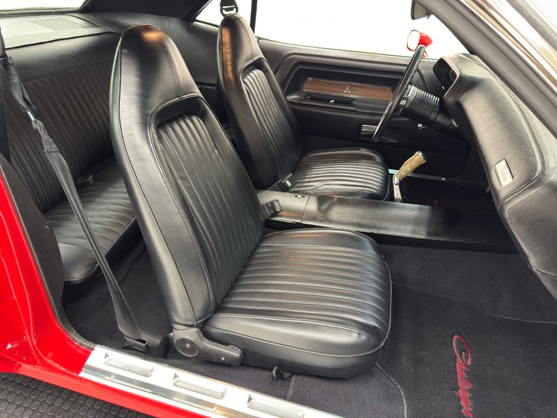 Dodge-Challenger-1974-Bright-Red-Black-31