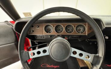 Dodge-Challenger-1974-Bright-Red-Black-34