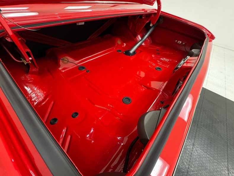 Dodge-Challenger-1974-Bright-Red-Black-4