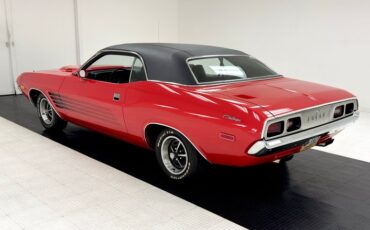 Dodge-Challenger-1974-Bright-Red-Black-45