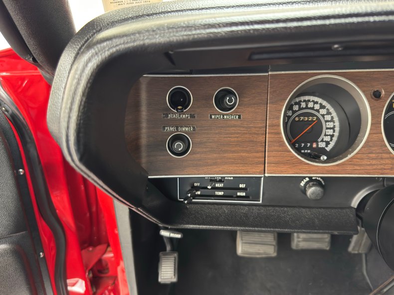 Dodge-Challenger-1974-Bright-Red-Black-5