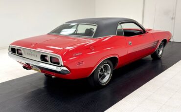 Dodge-Challenger-1974-Bright-Red-Black-8
