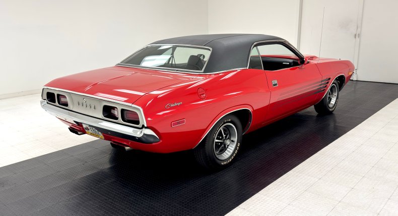 Dodge-Challenger-1974-Bright-Red-Black-8