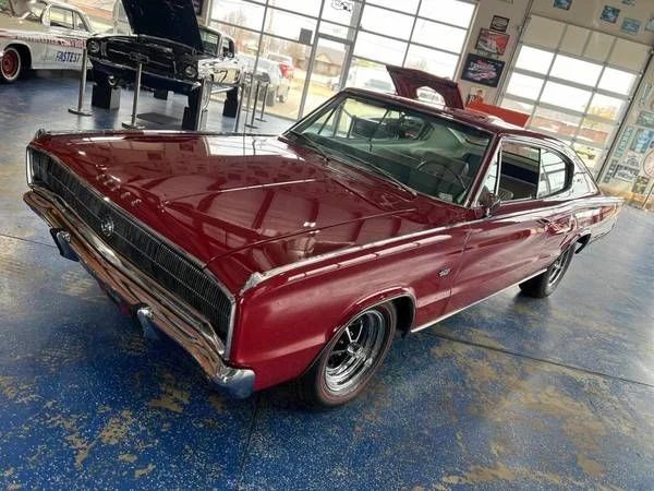 Dodge-Charger-1967-Red-WhiteBlack
