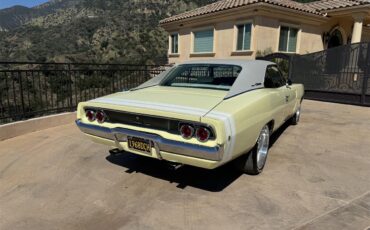 Dodge-Charger-1968-TAN-BLACK-2