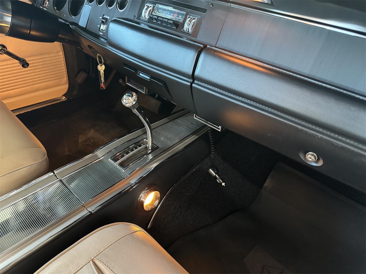 Dodge-Charger-1968-TAN-BLACK-21