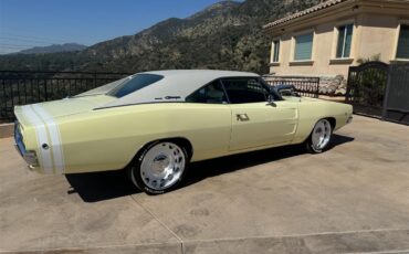 Dodge-Charger-1968-TAN-BLACK