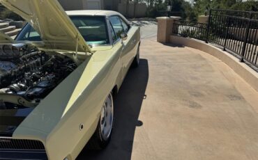 Dodge-Charger-1968-TAN-BLACK-4