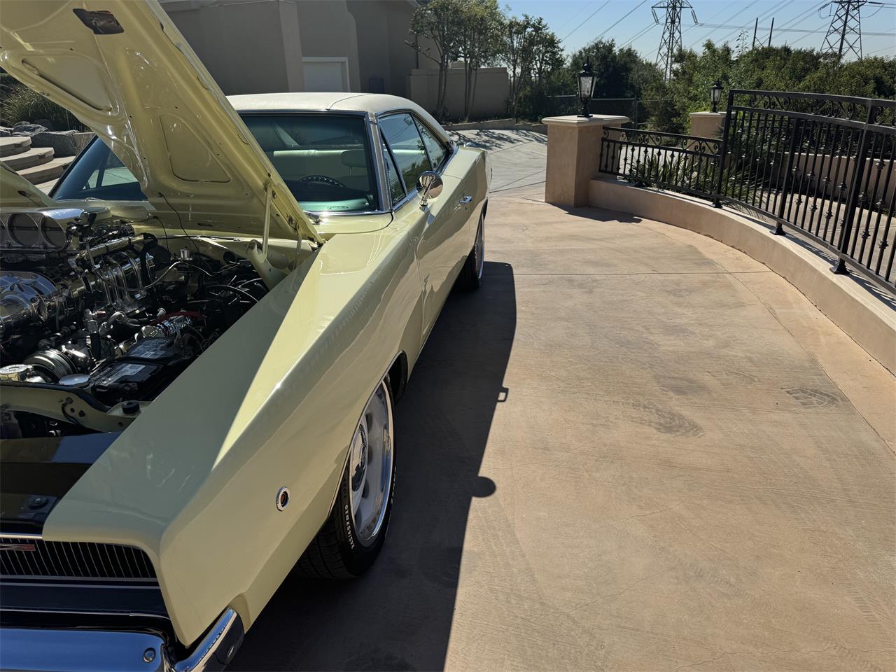 Dodge-Charger-1968-TAN-BLACK-4