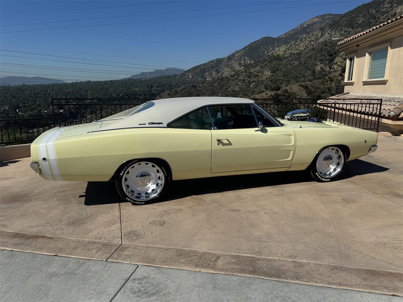 Dodge-Charger-1968-TAN-BLACK-8