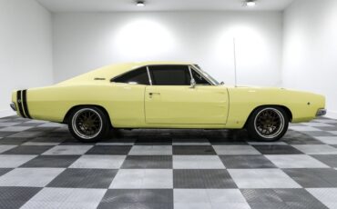 Dodge-Charger-1968-Yellow-BLACK-10