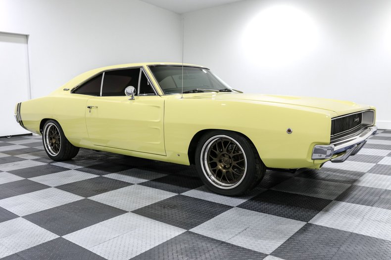 Dodge-Charger-1968-Yellow-BLACK-13
